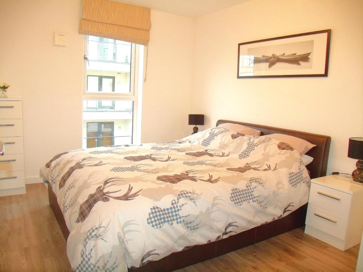 New Central Woking 1 And 2 Bedroom Apartments With Free Gym, Close To Train Station Extérieur photo