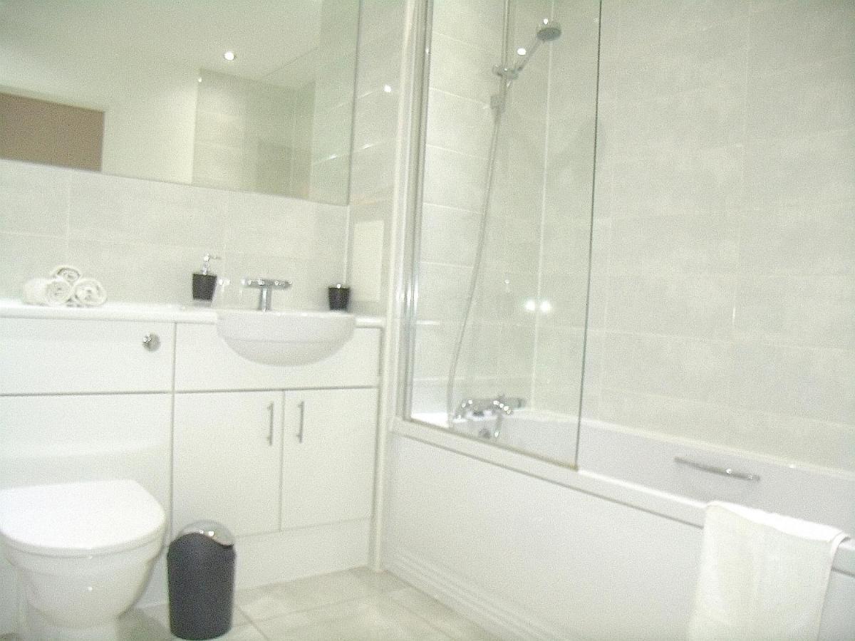 New Central Woking 1 And 2 Bedroom Apartments With Free Gym, Close To Train Station Extérieur photo