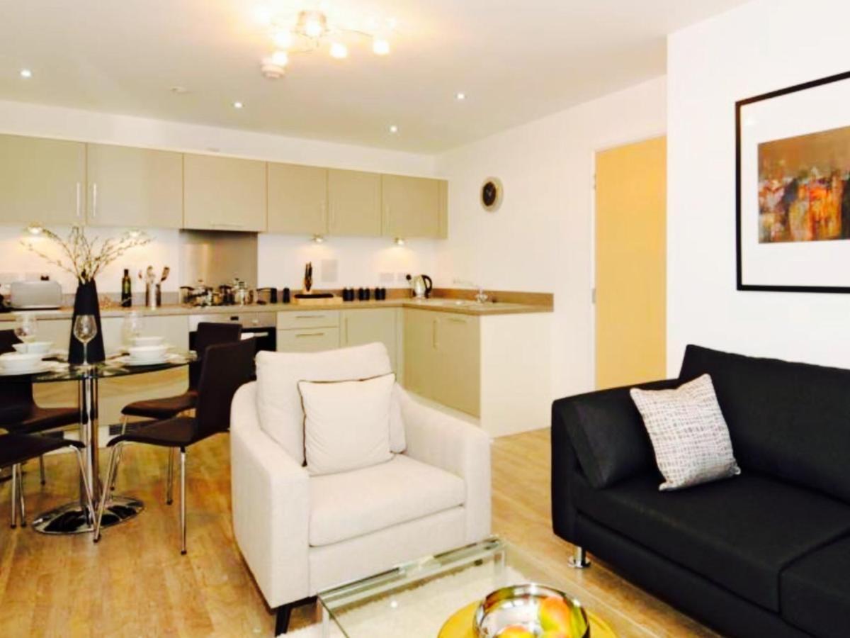 New Central Woking 1 And 2 Bedroom Apartments With Free Gym, Close To Train Station Extérieur photo