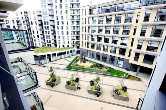 New Central Woking 1 And 2 Bedroom Apartments With Free Gym, Close To Train Station Extérieur photo