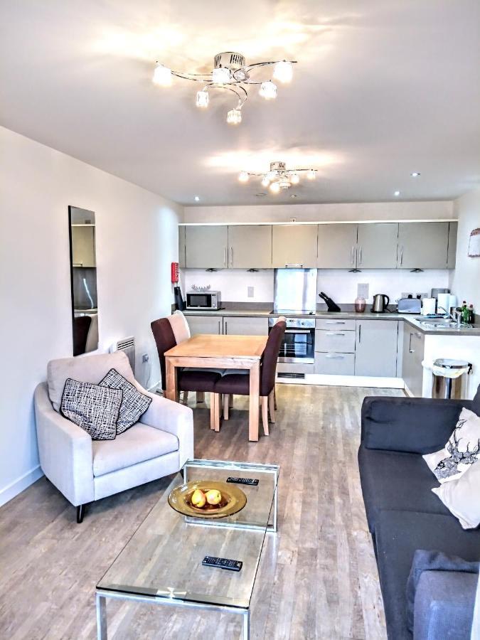 New Central Woking 1 And 2 Bedroom Apartments With Free Gym, Close To Train Station Extérieur photo