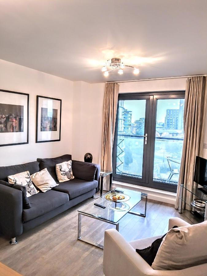 New Central Woking 1 And 2 Bedroom Apartments With Free Gym, Close To Train Station Extérieur photo