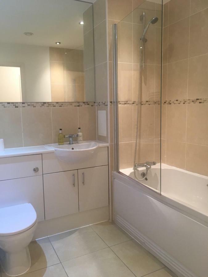 New Central Woking 1 And 2 Bedroom Apartments With Free Gym, Close To Train Station Chambre photo