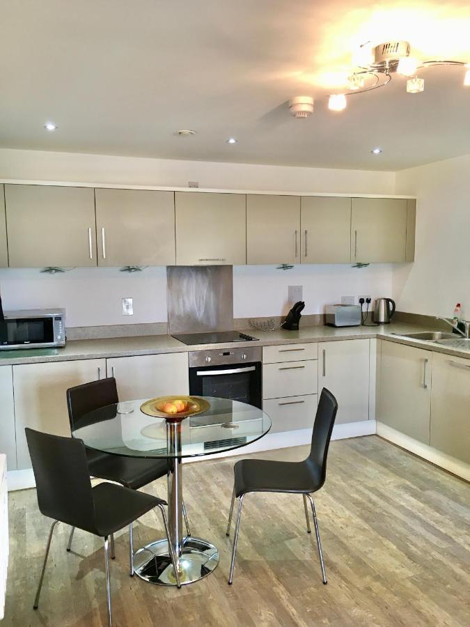 New Central Woking 1 And 2 Bedroom Apartments With Free Gym, Close To Train Station Extérieur photo